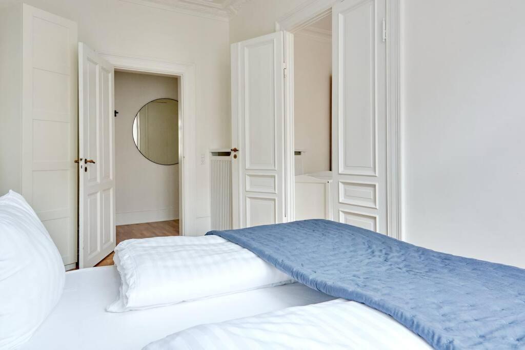 Spacious 3 Bedroom Manor Flat Next To Tivoli Köpenhamn Exteriör bild