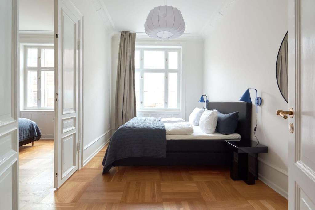 Spacious 3 Bedroom Manor Flat Next To Tivoli Köpenhamn Exteriör bild