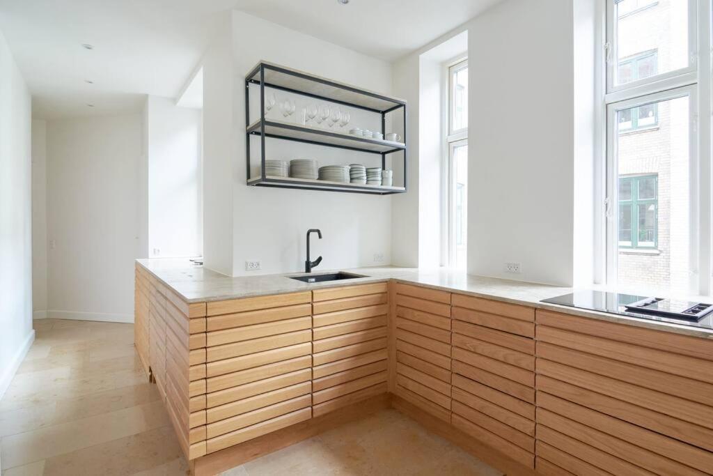 Spacious 3 Bedroom Manor Flat Next To Tivoli Köpenhamn Exteriör bild